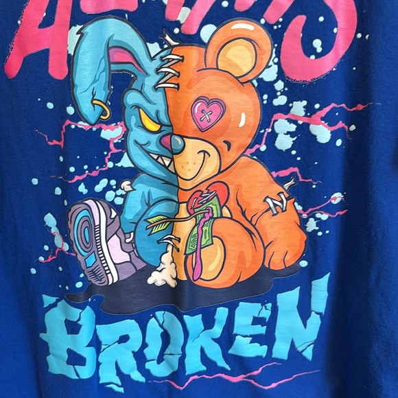 Perfect condition graphic Tee Always Broken X) - Picture 2 of 5